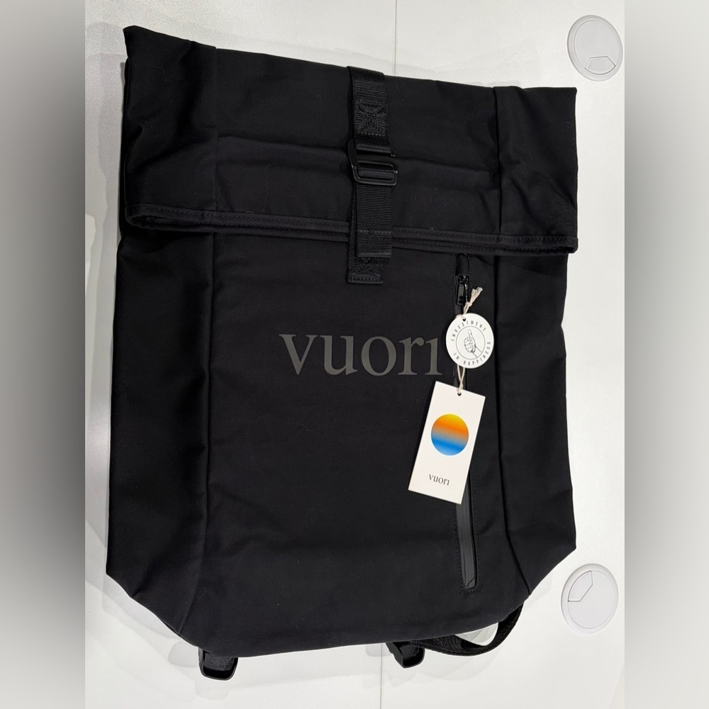 Vuori Backpack Black NWT Open Compartment Roll Top Closure Lpatop Sleeve